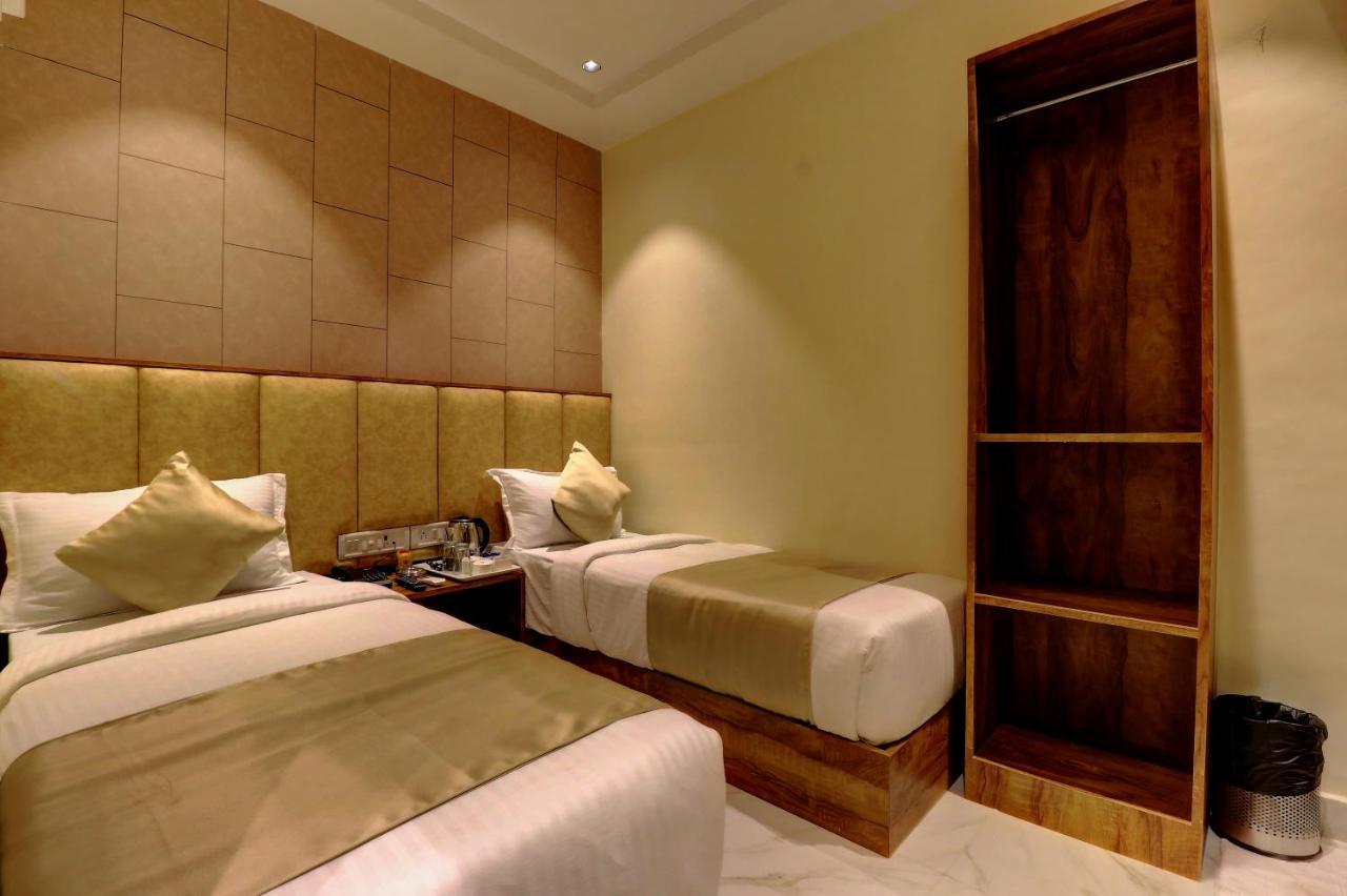 Hotel Amber Suite Near Mumbai Airport ภายนอก รูปภาพ
