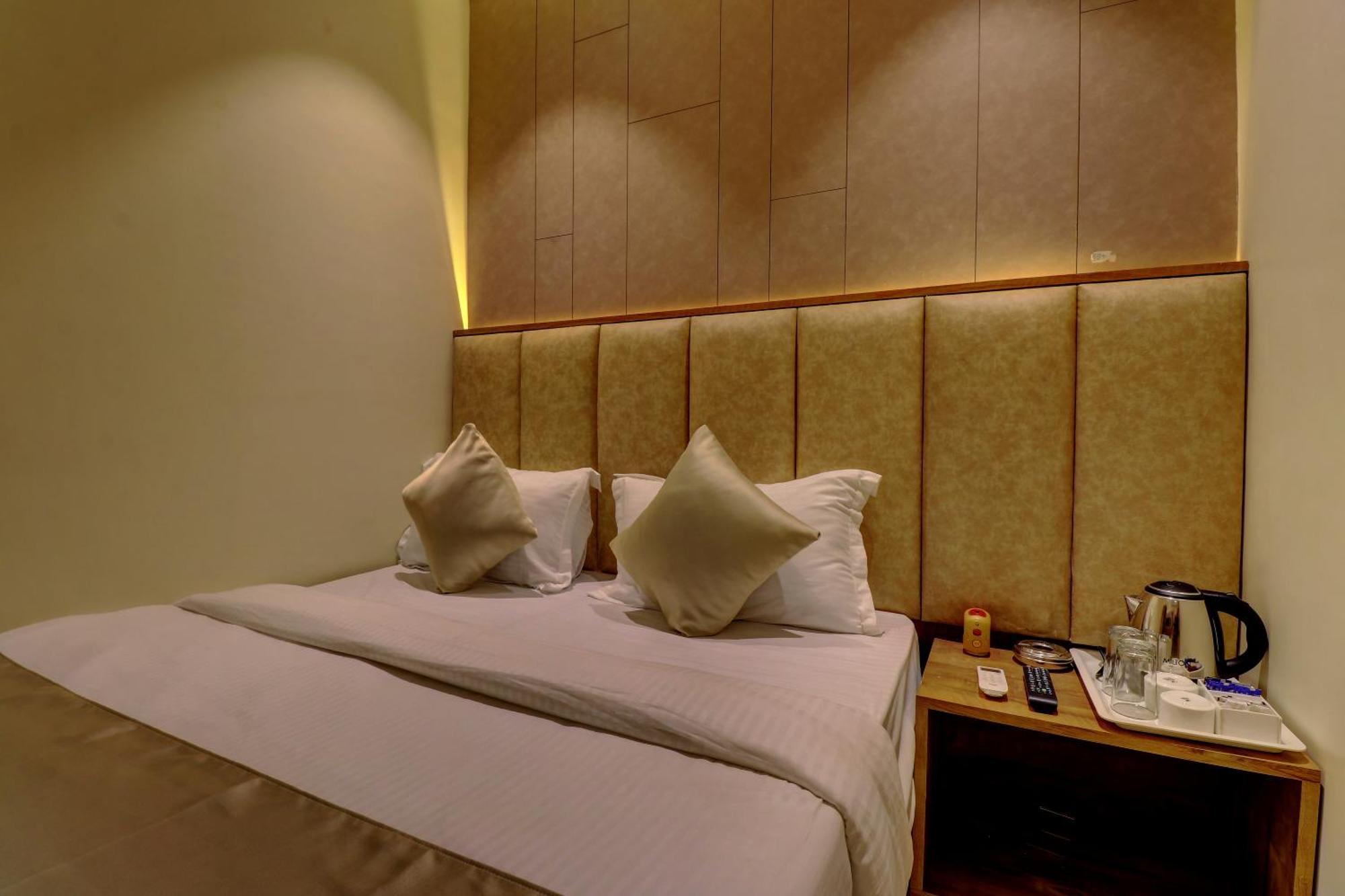 Hotel Amber Suite Near Mumbai Airport ภายนอก รูปภาพ
